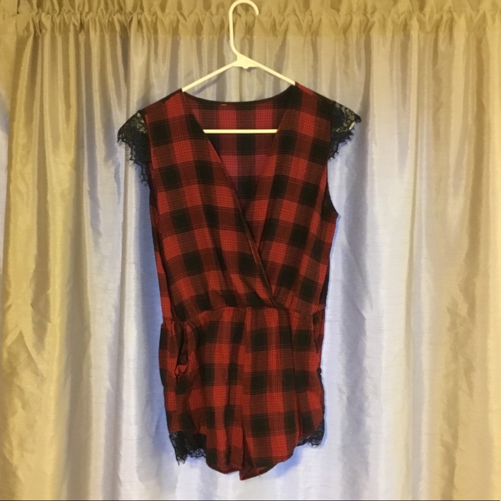 Free WP 🌟 Flannel romper with lace sleeves